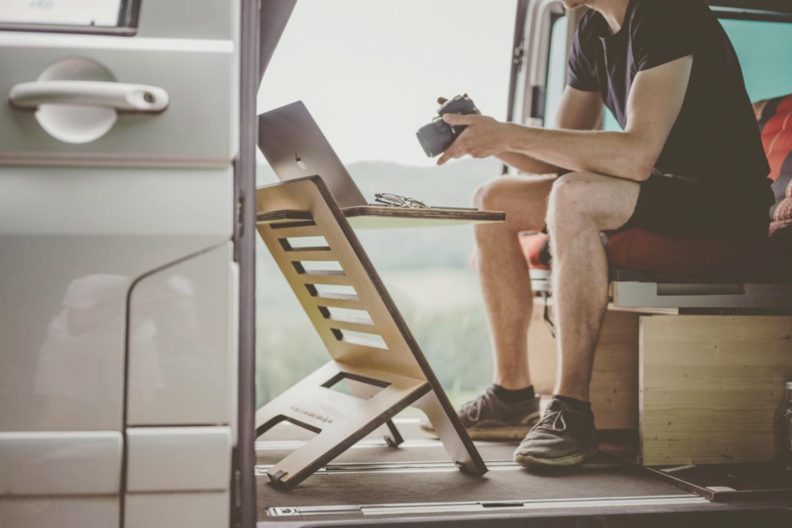 Équipe commerciale utilisant les dernières technologies de vente